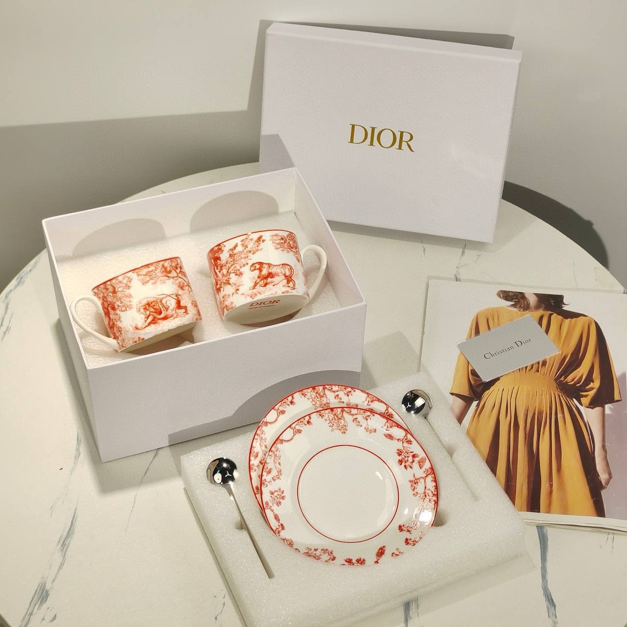 ГК-16 Люкс.Китай.Чашки с блюдцем на 2 пер DIOR