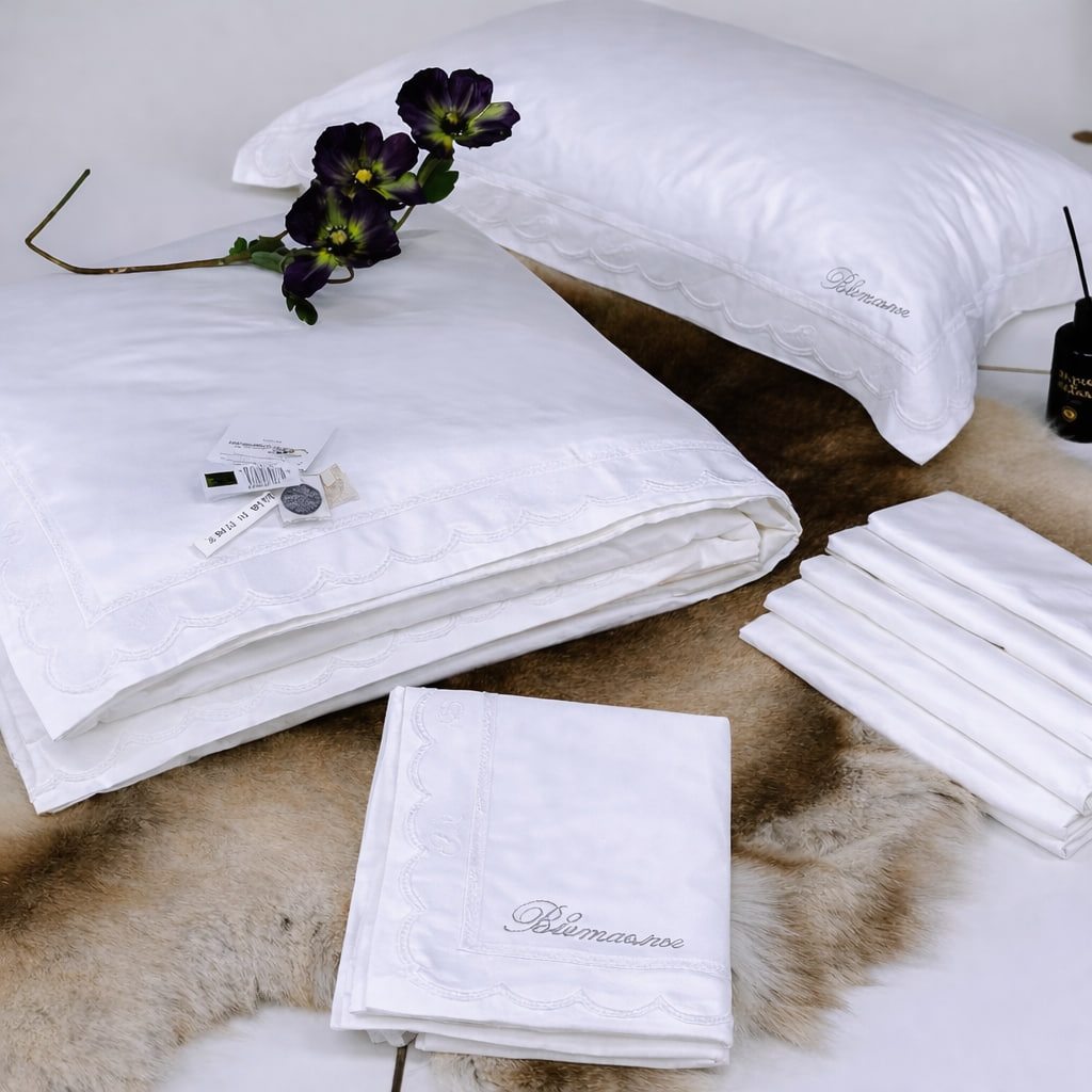 КПГ-486/бел Постельное белье Blumarine с одеялом семейное 150*200-2шт/250*250/ 50*70-2 белый люкс Сатин наполнители 50%бамбук+50%шелк