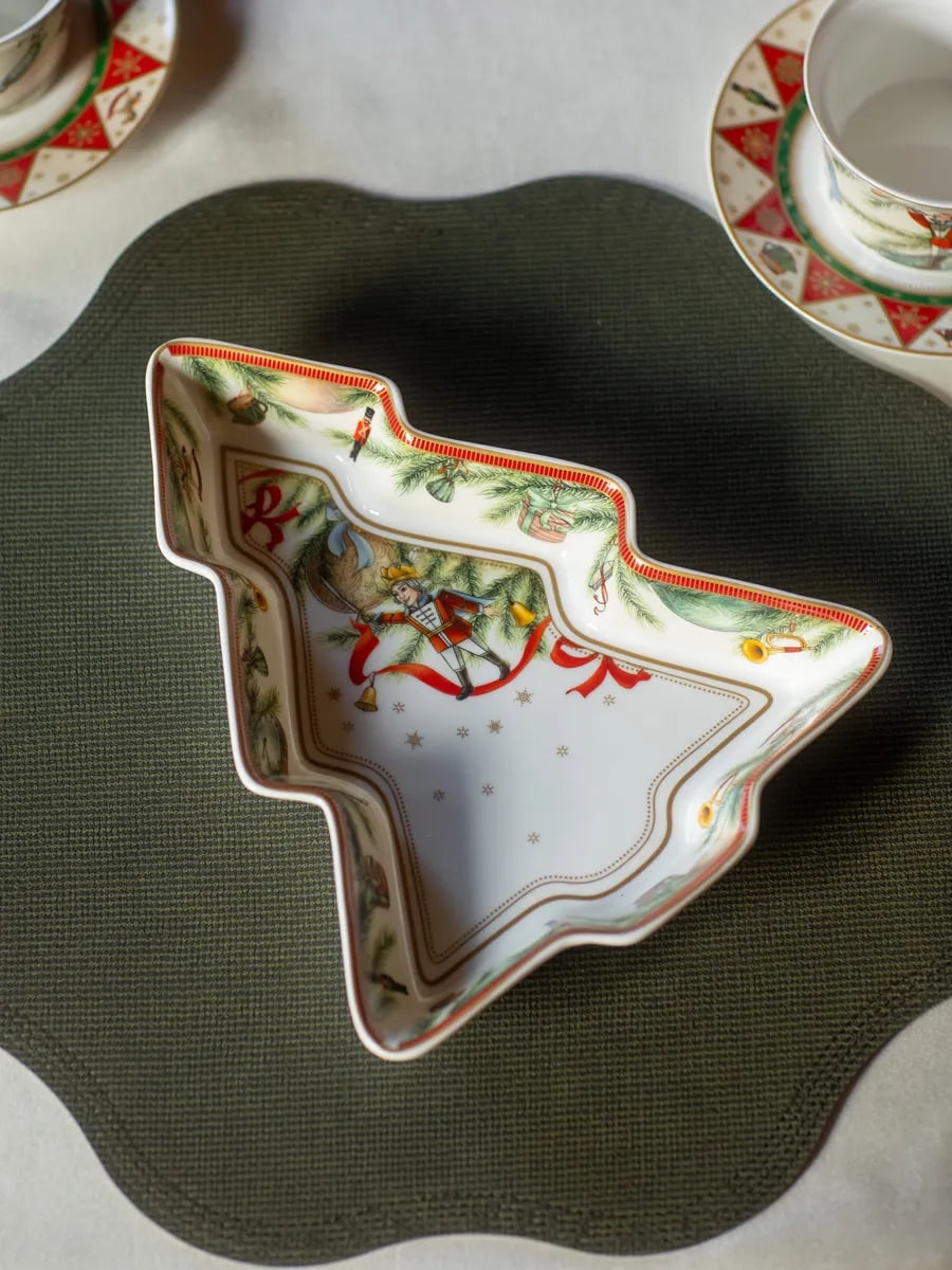 Рос 85-1924 БЛЮДО LEFARD "ЩЕЛКУНЧИК" ЕЛКА 25Х21Х4 СМ