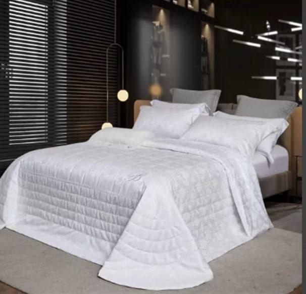 КПГ-526/бел Покрывало Blumarine Размеры:260-250см/50-70см-2шт