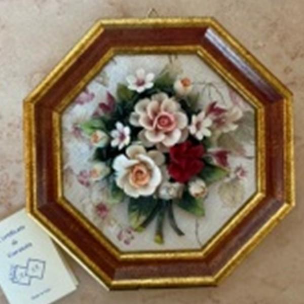 Ак-5678 Панно настенное 19см с цветами из фарфора в рамке под золото ARTE CA.SA.