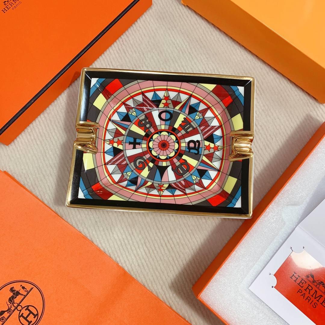 ГК-36 Люкс.Китай.Сувенирная тарелка DIOR